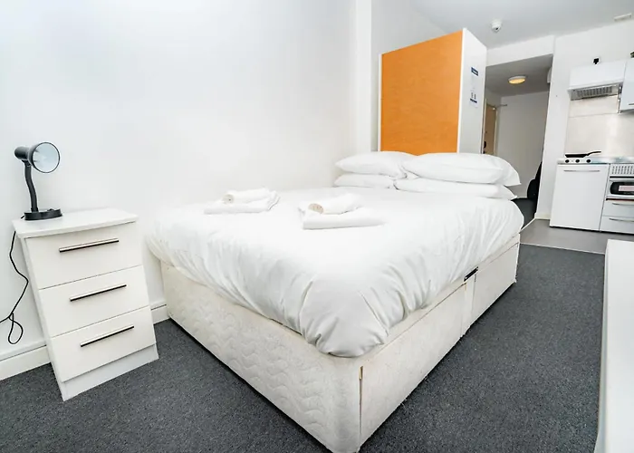 Central Coventry Budget Studio With Kitchen